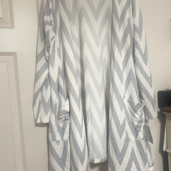 LulaRoe Caroline knit cardigan, new with tags - Picture 2 of 4